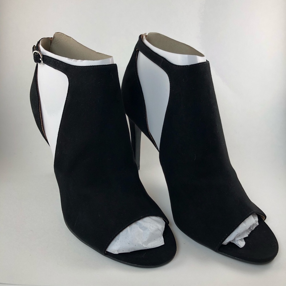Christian Siriano Faux Suede booties 9.5